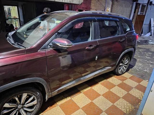 https://images10.gaadi.com/usedcar_image/4554185/original/processed_9cd67815-dd3e-415d-ae81-a7c750474c2a.jpg?imwidth=6402