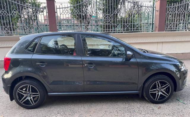 https://images10.gaadi.com/usedcar_image/4554215/original/processed_713eeddb810f12282a6fe93fe0ddd4a1.jpg?imwidth=6402