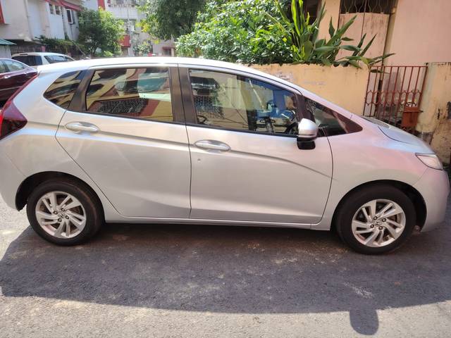 https://images10.gaadi.com/usedcar_image/4554251/original/9c359807-dc61-461f-8682-2724f61cb479.jpg?imwidth=6400