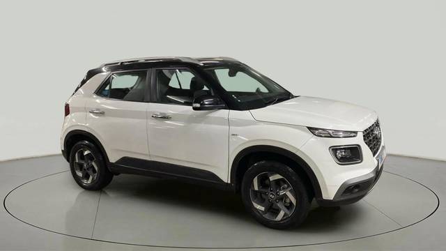 https://images10.gaadi.com/usedcar_image/4554277/original/9ee5a87d46a458c1158d00980d6895c5.jpg?imwidth=6400