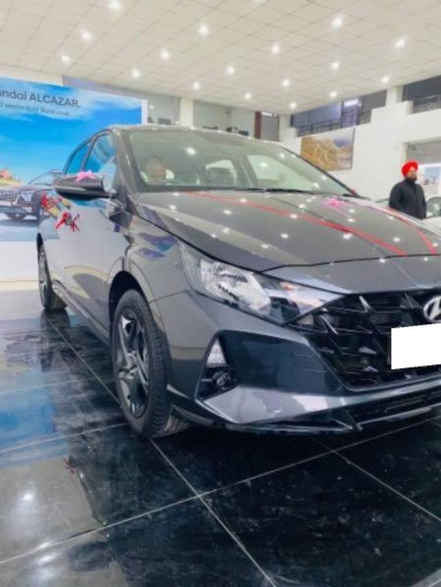 https://images10.gaadi.com/usedcar_image/4554317/original/processed_72f455de-ce68-48ca-a91c-1c135ac70f72.jpeg?imwidth=6400