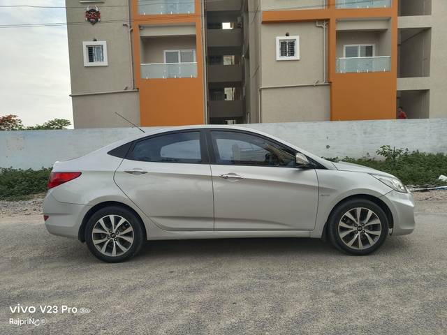 https://images10.gaadi.com/usedcar_image/4554319/original/processed_def60b34a3a2955c7a2f9021a79fe16f.jpg?imwidth=6401