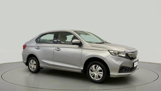 https://images10.gaadi.com/usedcar_image/4554321/original/8ef5392a586a8360fac2887b24ccbc68.jpg?imwidth=6400