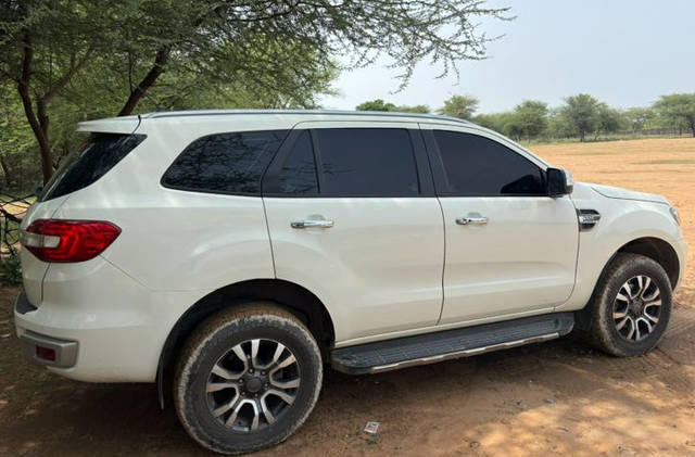https://images10.gaadi.com/usedcar_image/4554361/original/da9927a9-f80a-4af8-b380-b2df007f694f.png?imwidth=6402