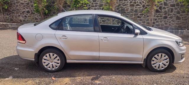 https://images10.gaadi.com/usedcar_image/4554372/original/f6aa683b93654bf4636fb255736f921b.jpg?imwidth=6401