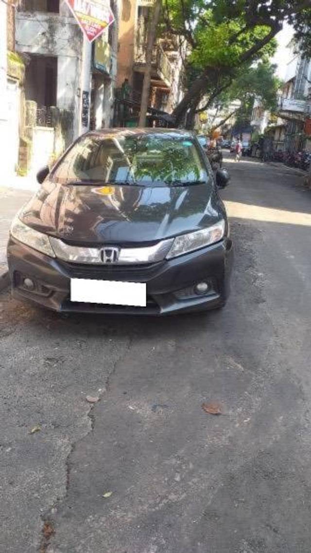https://images10.gaadi.com/usedcar_image/4554403/original/processed_5c057e52-3e24-4014-a1f4-243163a500ca.jpeg?imwidth=6400