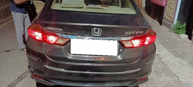 https://images10.gaadi.com/usedcar_image/4554403/original/processed_b5a48bff-253e-43ca-ba76-d52f2ac8ca1b.jpeg?imwidth=6401