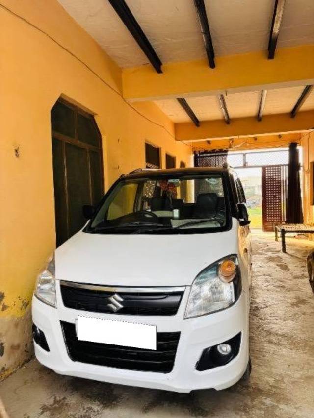 https://images10.gaadi.com/usedcar_image/4554447/original/processed_0d856212-a7e3-415e-a6a8-56c8c3f58902.jpeg?imwidth=6400
