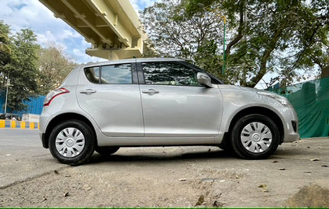 https://images10.gaadi.com/usedcar_image/4554450/original/3149cb22b6db375a9323e26eee8cbfa8.jpg?imwidth=6401