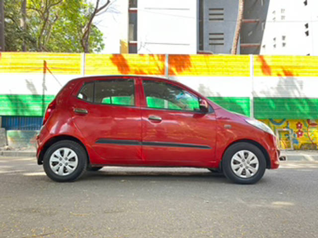 https://images10.gaadi.com/usedcar_image/4554454/original/8a52e7471ca9f2e0fa088e3c1c51478a.jpg?imwidth=6401