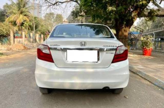 https://images10.gaadi.com/usedcar_image/4554459/original/processed_08da233cbdd114c0b984d3b4844a7f6e.jpg?imwidth=6402