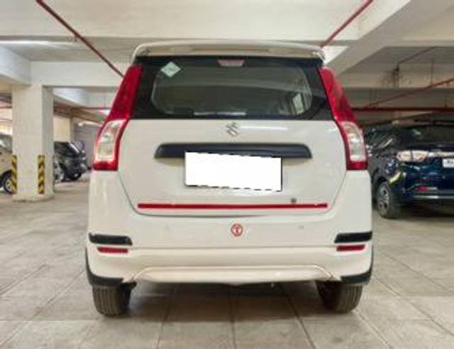 https://images10.gaadi.com/usedcar_image/4554462/original/processed_c4a5ded59aaae8d00ca44384f72f36d4.jpg?imwidth=6402