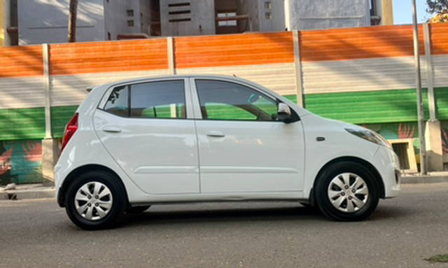 https://images10.gaadi.com/usedcar_image/4554466/original/238a596dfbcfa39287228c2936bb2fed.jpg?imwidth=6401