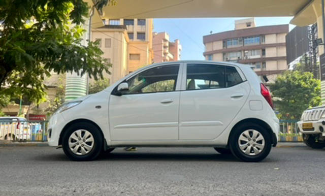 https://images10.gaadi.com/usedcar_image/4554466/original/7e5ed856acb38edf4e34a1cc948b93d2.jpg?imwidth=6402