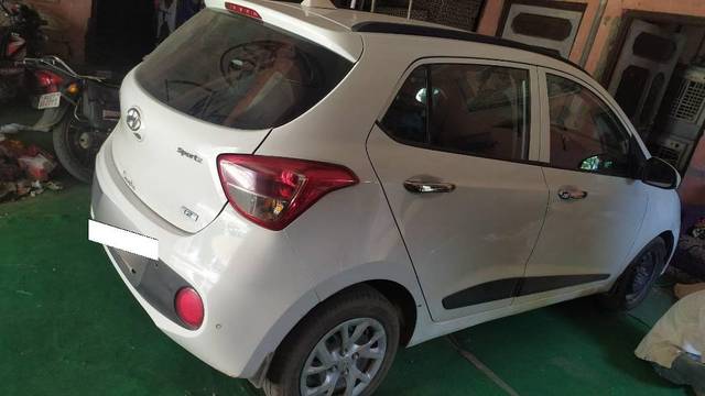 https://images10.gaadi.com/usedcar_image/4554468/original/processed_735813de-728f-4c6f-81b4-17f56f6188a7.jpg?imwidth=6401