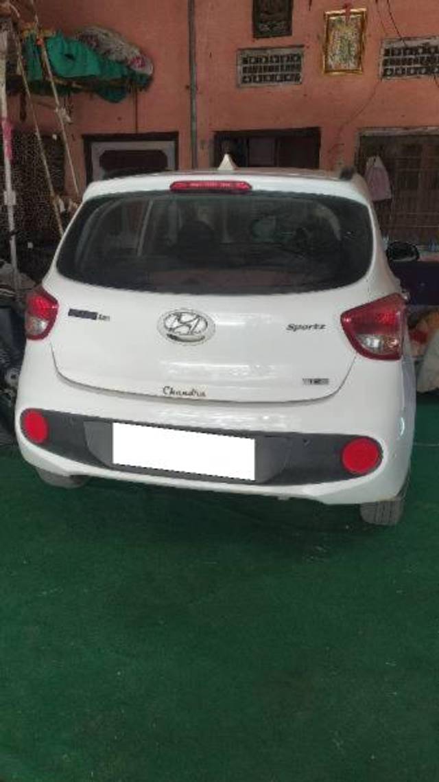 https://images10.gaadi.com/usedcar_image/4554468/original/processed_8f7641a8-908d-4375-b209-81892fe880d9.jpg?imwidth=6402