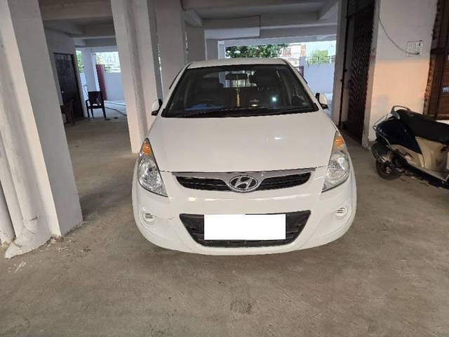 https://images10.gaadi.com/usedcar_image/4554475/original/processed_55553275-2490-4460-bae2-cda7ce12d6f2.jpg?imwidth=6402