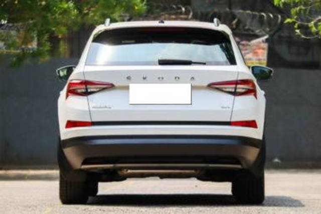 https://images10.gaadi.com/usedcar_image/4554478/original/processed_250fc908394151236ac93eda71a1c76f.jpg?imwidth=6402