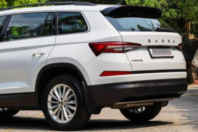 https://images10.gaadi.com/usedcar_image/4554478/original/processed_560f4c0122b9a6cdd7d60ada3ec4f645.jpg?imwidth=6400