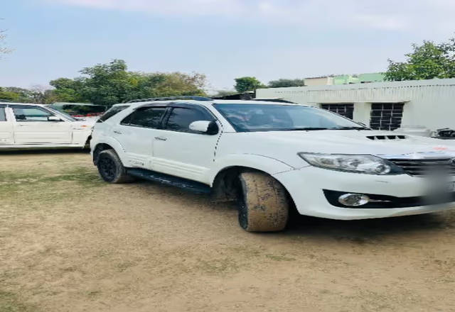https://images10.gaadi.com/usedcar_image/4554482/original/fe8f80fe-da1c-4b7d-a724-e925dcc8e19c.?imwidth=6400