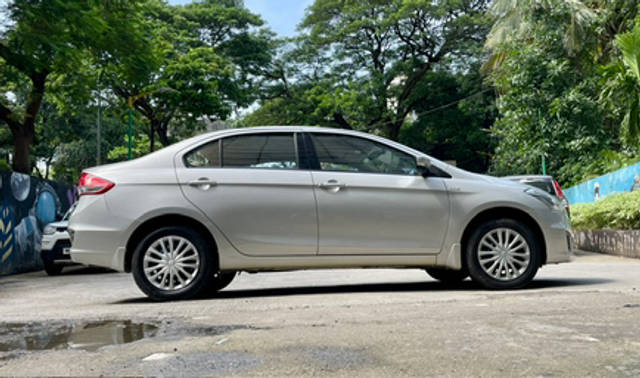 https://images10.gaadi.com/usedcar_image/4554488/original/a54e30a6f694bf190181e4a2fe4b3b80.jpg?imwidth=6401