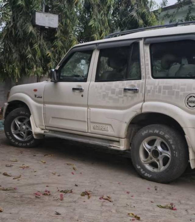 https://images10.gaadi.com/usedcar_image/4554498/original/processed_a531ddbc-f67e-4c89-9c56-d9f7b186c035.jpg?imwidth=6401