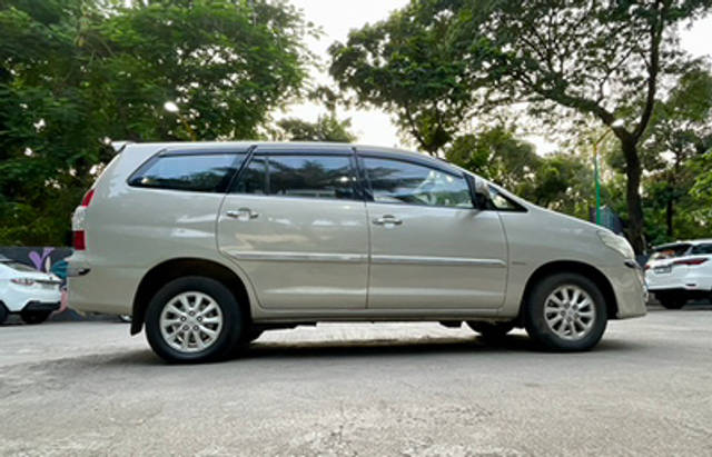https://images10.gaadi.com/usedcar_image/4554500/original/7438a7c27b361b7d42acf3a39a50a88b.jpg?imwidth=6401