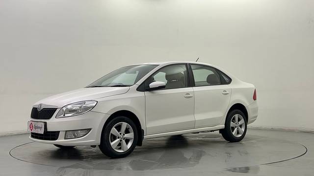 https://images10.gaadi.com/usedcar_image/4554630/original/fc17bd3c2c98c7579153664882838273.JPG?imwidth=6400