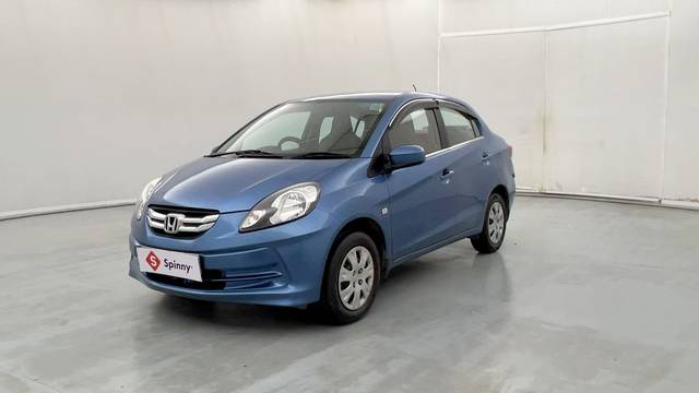 https://images10.gaadi.com/usedcar_image/4554643/original/27dd663feb872340bb9d6b5c40aabba6.JPG?imwidth=6400