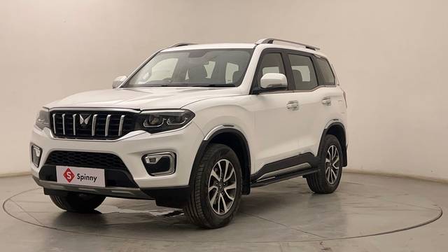 https://images10.gaadi.com/usedcar_image/4554677/original/b8be52468f6f230863a1be753be56586.JPG?imwidth=6400