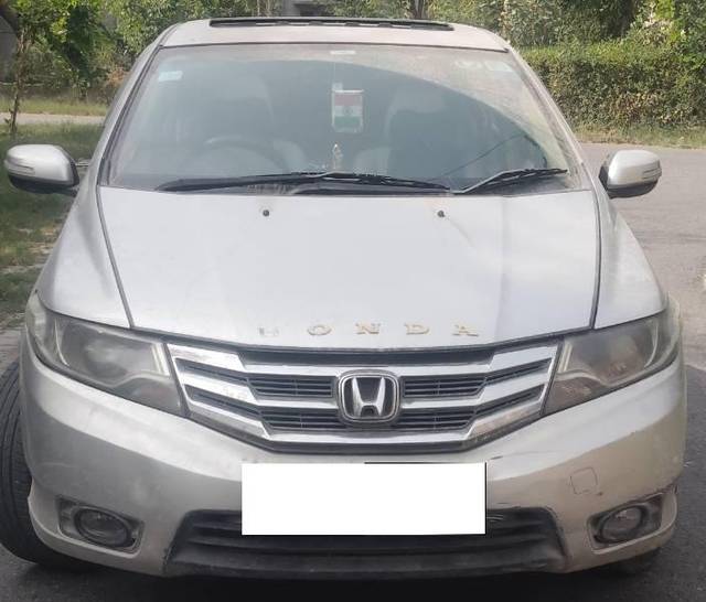https://images10.gaadi.com/usedcar_image/4554710/original/processed_ca171b8e-2749-4fcf-adb3-ff95294b8157.jpg?imwidth=6402