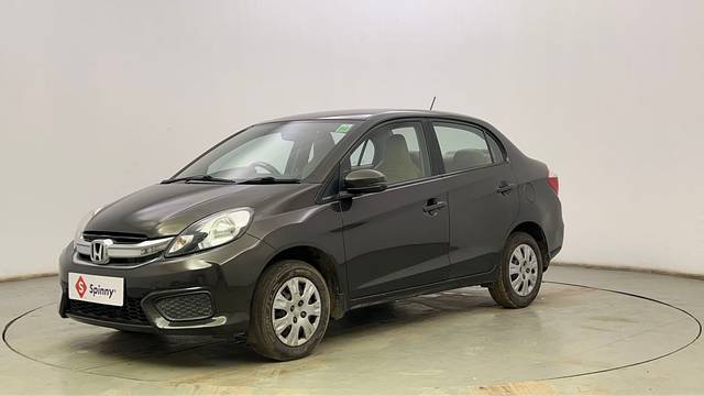 https://images10.gaadi.com/usedcar_image/4554720/original/60795394f8dbec84aba6dc529a2c6f4c.JPG?imwidth=6400