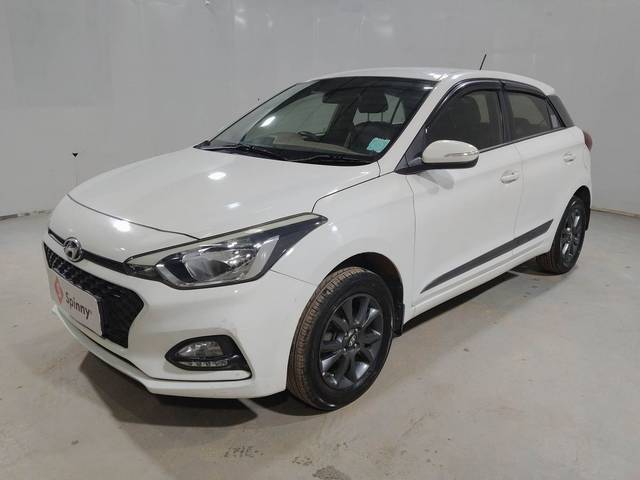 https://images10.gaadi.com/usedcar_image/4554746/original/d73ffd6824e2f59b32a96e584318f6ad.jpg?imwidth=6400