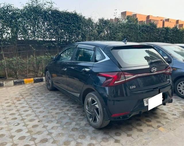 https://images10.gaadi.com/usedcar_image/4554766/original/processed_92251cdd-ccd2-416f-9b00-d4a2e34657c5.jpeg?imwidth=6402