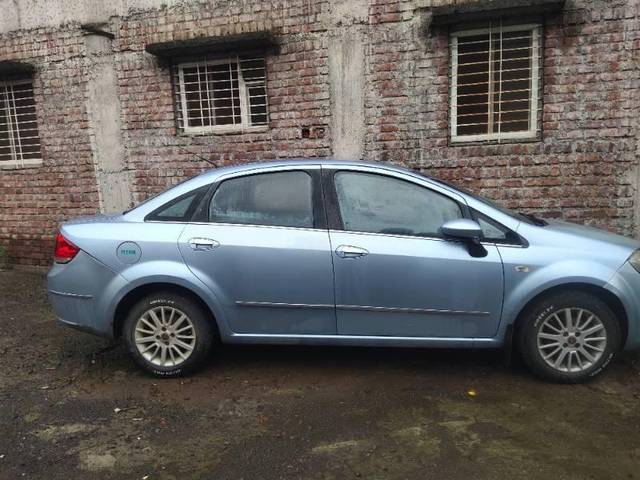 https://images10.gaadi.com/usedcar_image/4554793/original/processed_d90e3fe1-fd83-465f-b122-ad5b04a9a519.jpg?imwidth=6401