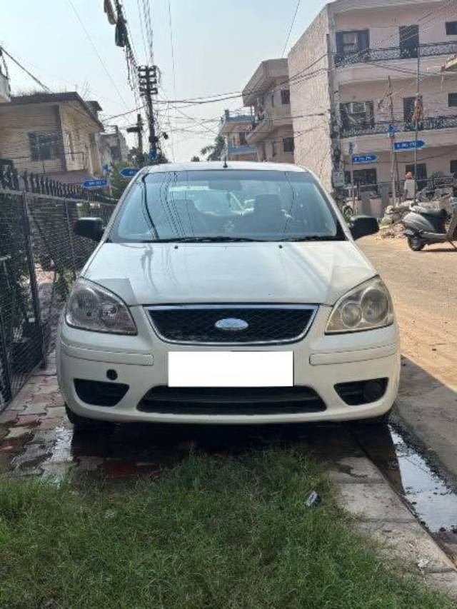 https://images10.gaadi.com/usedcar_image/4554797/original/processed_25e3f7aa-2292-48ef-a65c-d163b05e4bc4.jpeg?imwidth=6400