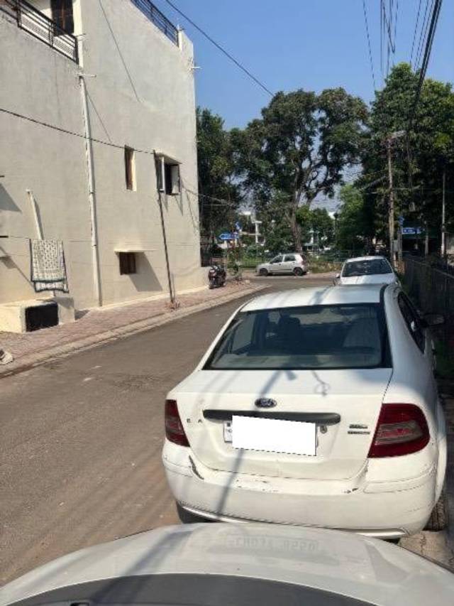 https://images10.gaadi.com/usedcar_image/4554797/original/processed_357ef60d-1f7e-44c1-81e4-b87b00e997f4.jpeg?imwidth=6401