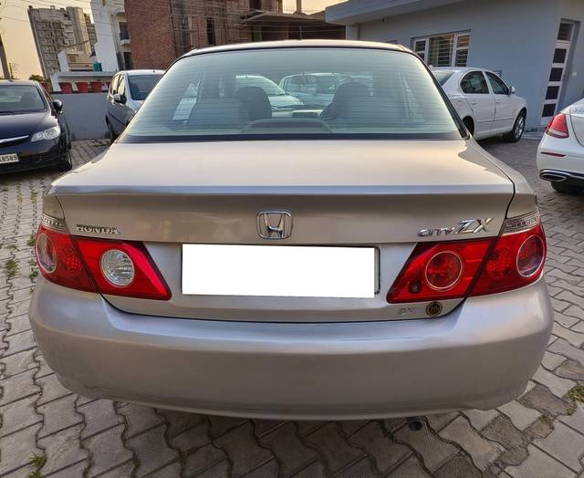 https://images10.gaadi.com/usedcar_image/4554798/original/processed_02669abed031e77bc9ff13341fa46a9d.jpg?imwidth=6401