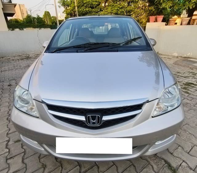 https://images10.gaadi.com/usedcar_image/4554798/original/processed_a0f8eac070a8785b4d78a57abdae6c68.jpg?imwidth=6400