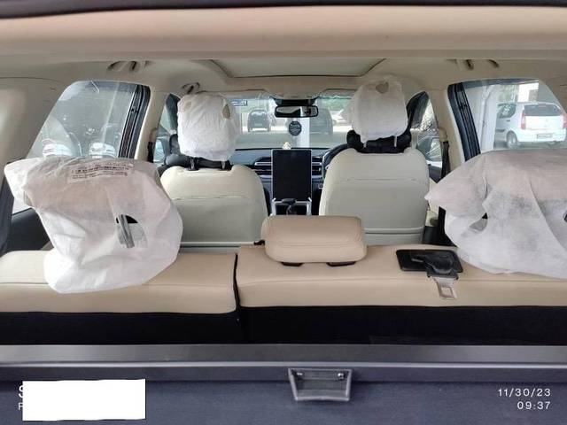 https://images10.gaadi.com/usedcar_image/4554800/original/processed_476c7736-78e8-4ae2-a4e2-2ee0bc703f69.jpeg?imwidth=6401