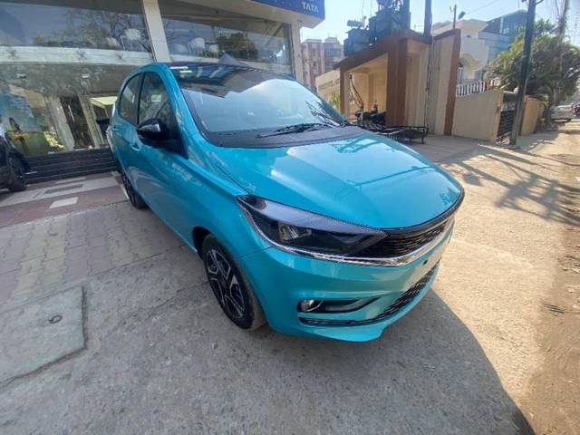 https://images10.gaadi.com/usedcar_image/4554814/original/processed_49b1d412-d97f-4fc6-b741-34df0cbc84ad.jpg?imwidth=6401