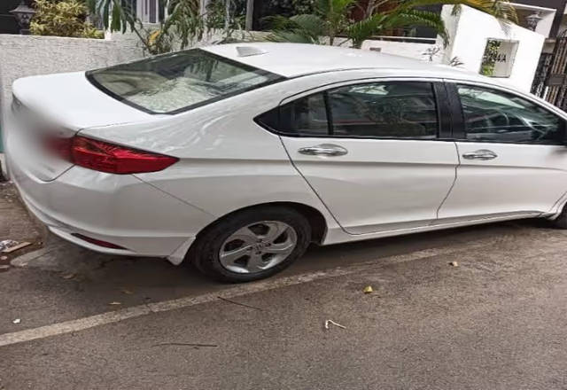 https://images10.gaadi.com/usedcar_image/4554817/original/44a293c1-6b76-4860-8664-31b5e7886411.?imwidth=6401