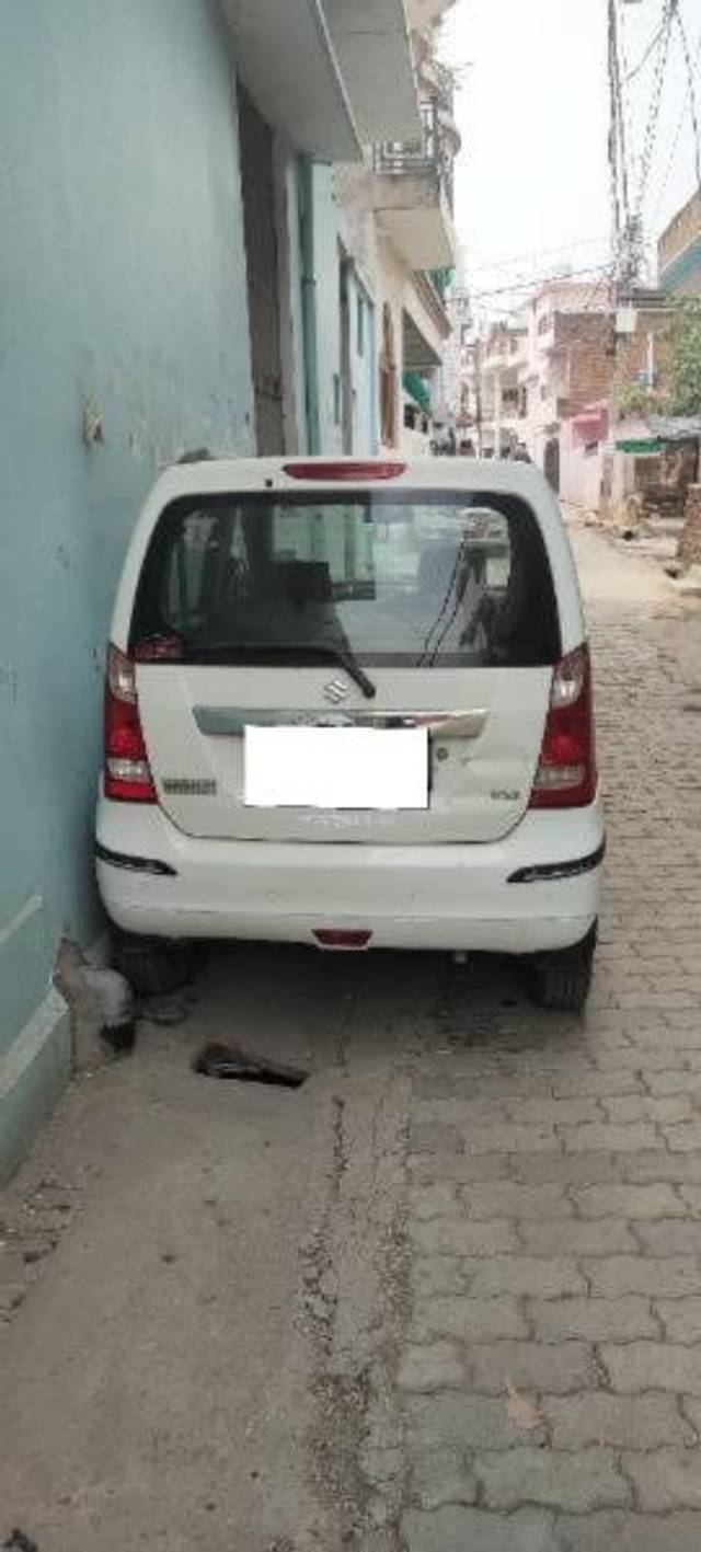 https://images10.gaadi.com/usedcar_image/4554825/original/processed_8fcac332-969b-494b-9c67-1d2e5d6450d8.jpg?imwidth=6401