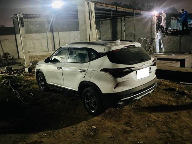 https://images10.gaadi.com/usedcar_image/4554829/original/processed_0b19560a-621b-4b89-84da-7dcbe56e8671.jpg?imwidth=6402