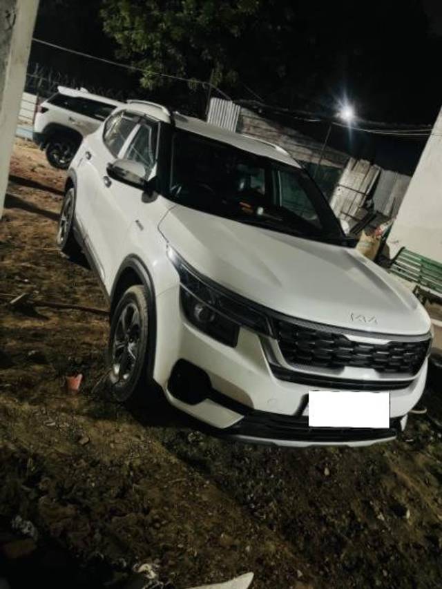 https://images10.gaadi.com/usedcar_image/4554829/original/processed_f28149b1-f606-45d0-ab31-1df9b753cbfa.jpg?imwidth=6400