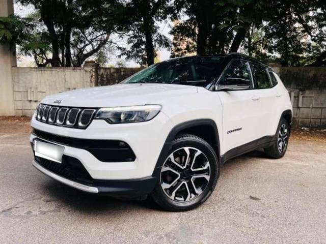 https://images10.gaadi.com/usedcar_image/4554883/original/processed_1c855a1daebe1b181a3b91b0e0f03327.jpg?imwidth=6402