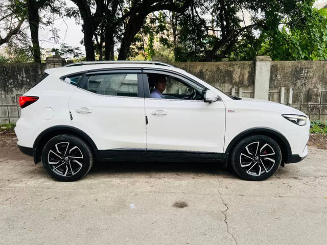 https://images10.gaadi.com/usedcar_image/4554887/original/170bd451393b40e73beba28bb2154ea5.png?imwidth=6401