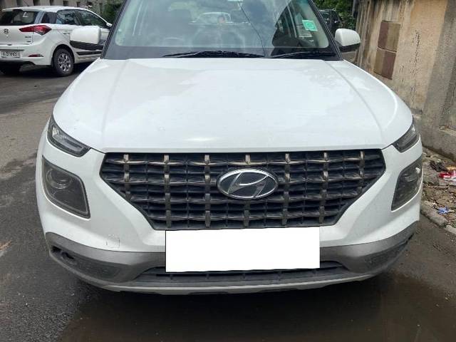 https://images10.gaadi.com/usedcar_image/4554912/original/processed_10e45ede-3175-49ec-a562-28dec4efc3ed.jpg?imwidth=6400