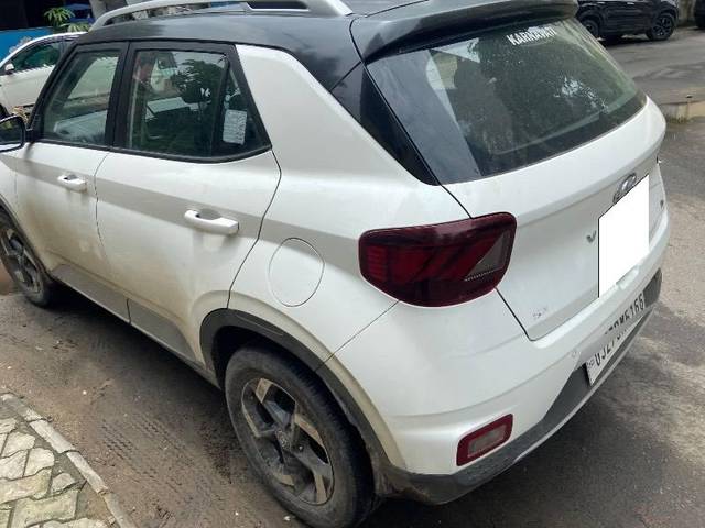 https://images10.gaadi.com/usedcar_image/4554912/original/processed_92ccb453-04a3-4f62-a3fc-5d964af9ca57.jpg?imwidth=6402