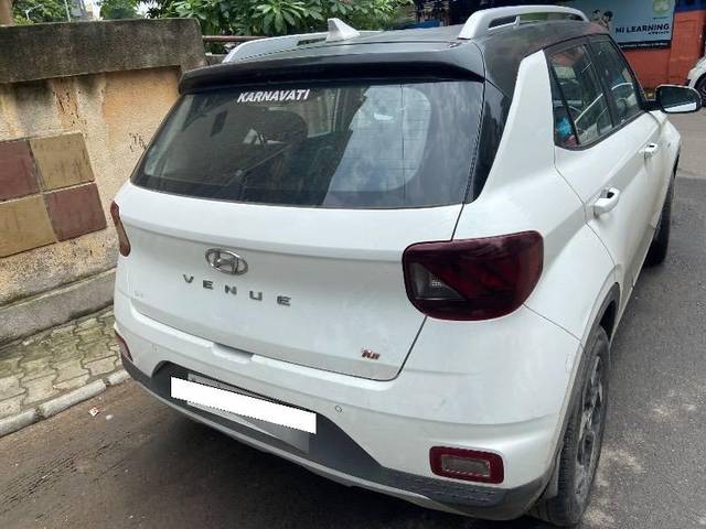 https://images10.gaadi.com/usedcar_image/4554912/original/processed_e079c56f-495e-4cac-899f-c9d1c62c4072.jpg?imwidth=6401
